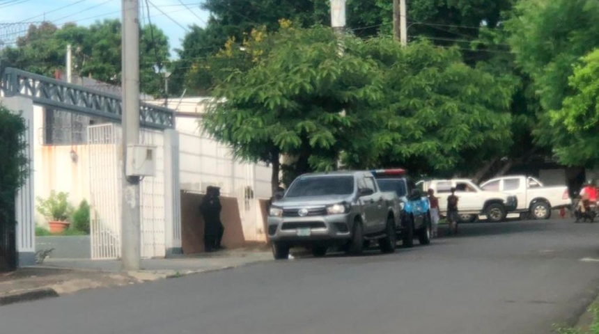 Poder Judicial ordena cierre de Trinchera de la Noticia, policía se toma el edificio