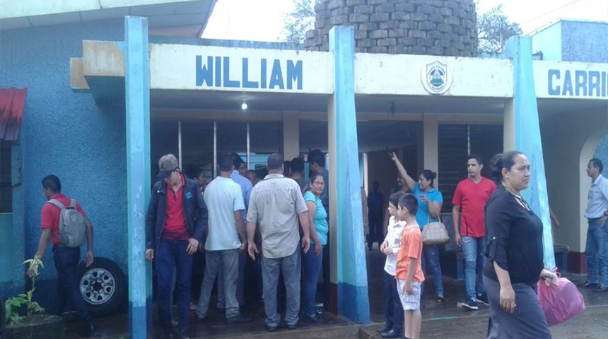 Liberan a quienes enfloraron con azul y blanco tumbas de sus familiares en Nueva Guinea