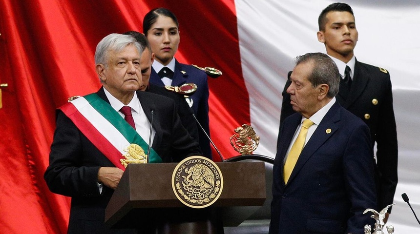 López Obrador presta juramento como presidente de México