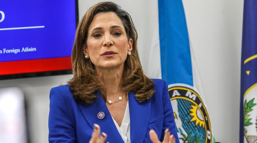 María Elvira Salazar ofrece trato a Ortega-Murillo para que liberen a monseñor Rolando Álvarez