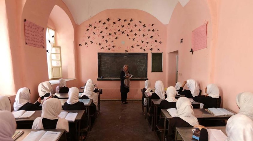 Al menos 82 niñas son envenenadas en dos colegios en el norte de Afganistán