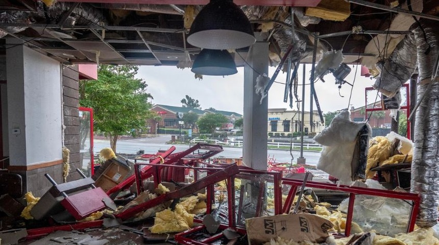 Tormenta Debby se mueve frente a la costa de Carolina del Sur con amenazas de lluvias