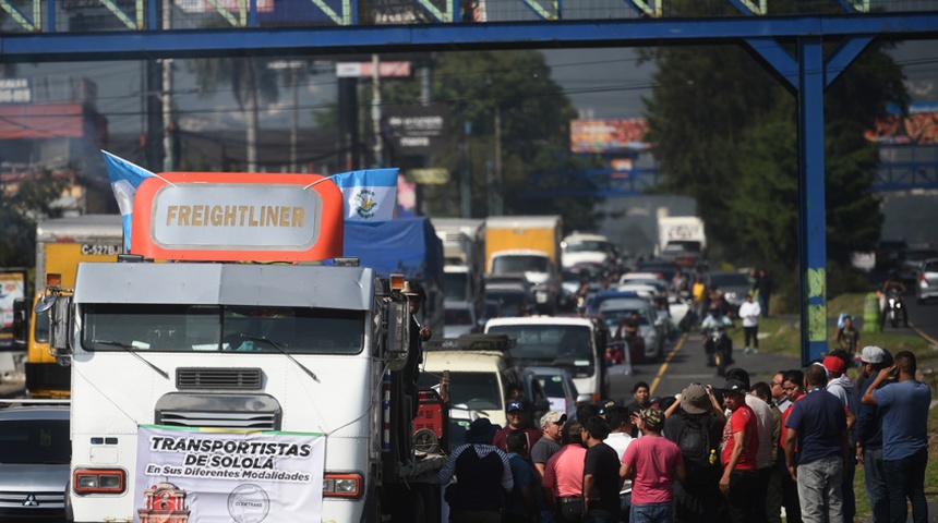 Guatemaltecos protestan en caravana ante los intentos por revertir el resultado electoral