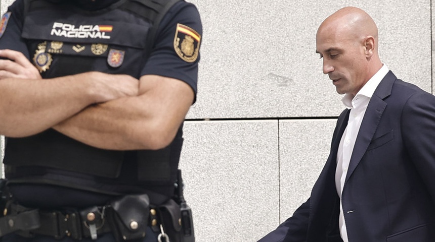 Rubiales negó que él u otros responsables de la RFEF coaccionasen a Jenni Hermoso