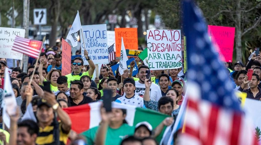 "Sin nosotros no hay Florida", el mensaje de una marcha de inmigrantes a DeSantis