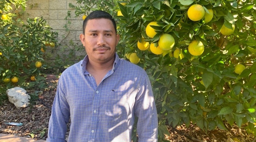 Hijo de líder campesino Pedro Mena narra su exilio a diario de California