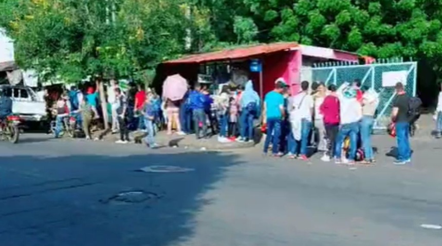 Largas filas en Migración y Extranjería en Managua, jóvenes se van en busca de oportunidades laborales