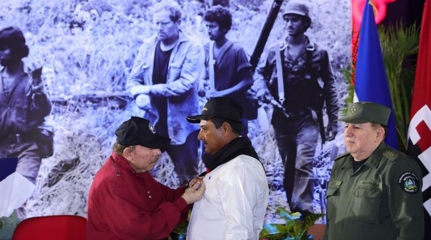 Militares y sandinistas con "su barba en remojo", tras declaratoria de "traidor" a Humberto Ortega