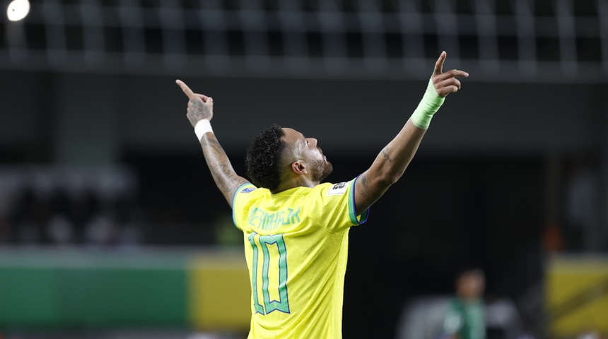 Neymar será sometido a una cirugía este jueves en Brasil