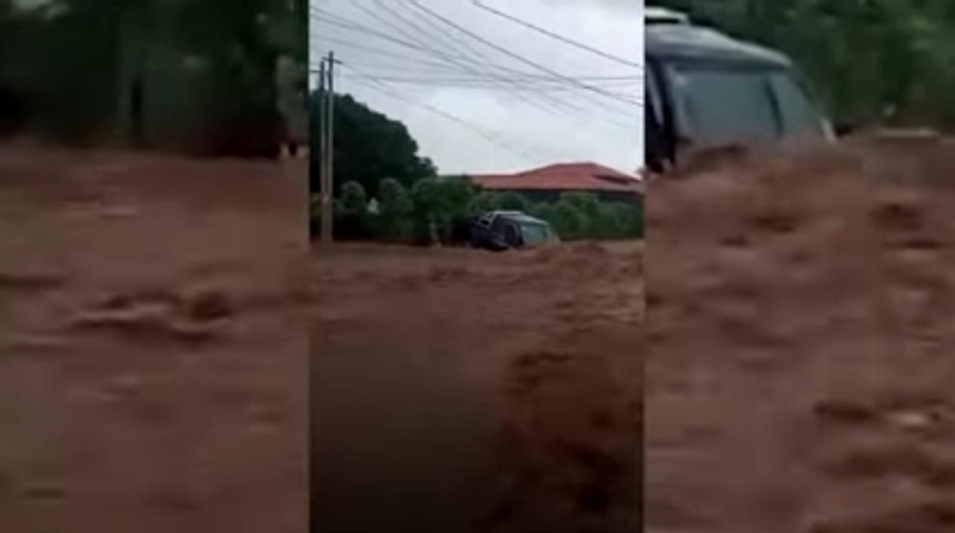 Nandaime, Rivas quedó bajo agua, corrientes arrastran vehículos, puentes e inundan calles y casas