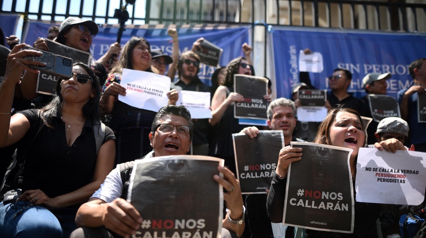 Periodistas de Guatemala protestan contra censura y persecución penal