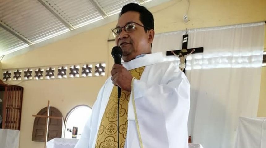 Ortega expulsa a Panamá al sacerdote Floriano Vargas en nueva escalada de persecución religiosa