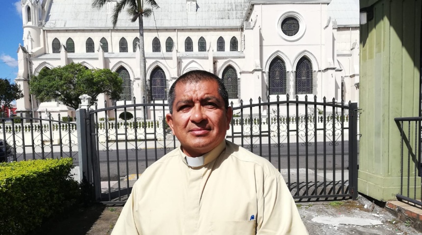 Sacerdote nicaragüense exiliado, Fernando Téllez, ejercerá su apostolado en Costa Rica