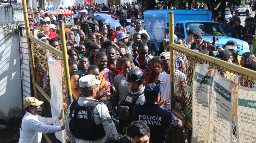 ONG estiman entre 90.000 y 100.000 migrantes varados en la frontera sur de México