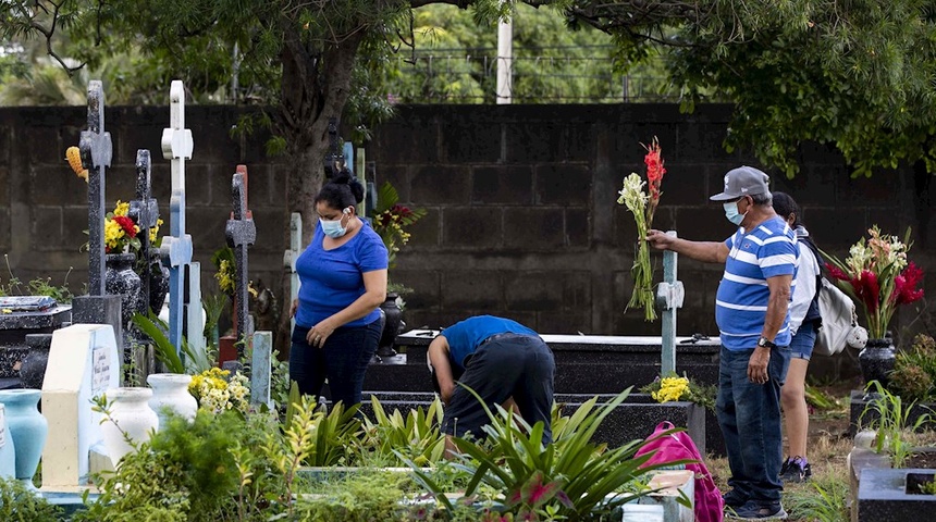 Pandemia reduce el número de visitas a los cementerios en Nicaragua