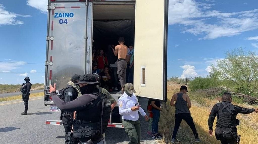 Policía mexicana rescata a 127 migrantes nicaragüenses hacinados en un camión