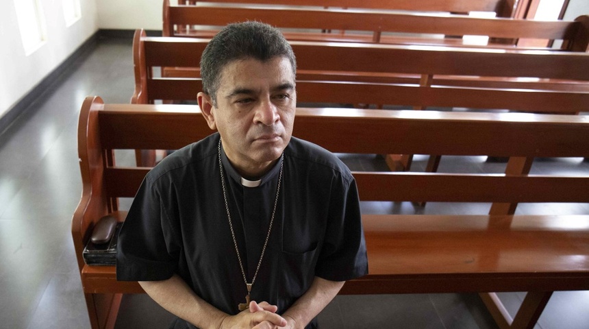 Dispositivo policial contra Álvarez podría significar una posible detención o iglesia por cárcel