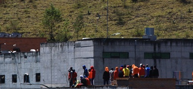 presos toman carcel turi ecuador