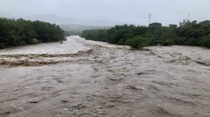 Hombre muere ahogado al intentar cruzar un río en León