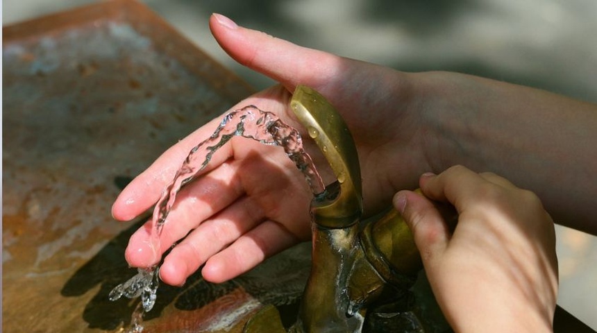 Quejas por incremento a tarifa de agua en distintos municipios de Nicaragua, pero el líquido no llega