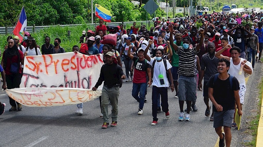 Caravana de migrantes sale desde el sur de México en dirección a EE.UU.