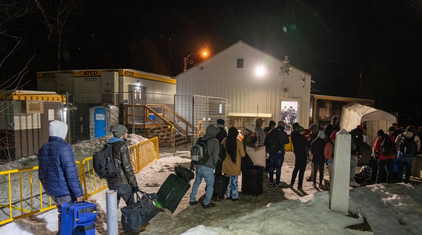 Cientos de emigrantes dejan Nueva York a diario por un paso "ilegal" a Canadá, entre ellos nicaragüenses