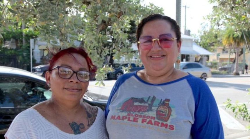 Hermanas nicaragüenses recién llegadas con parole a EEUU venden nacatamales calientitos: “Los nicas somos mujeres y hombres luchadores”