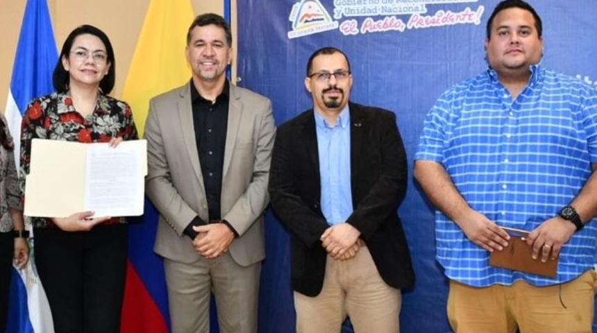 Reaparece León Freddy Muñoz, el polémico embajador de Colombia en Nicaragua