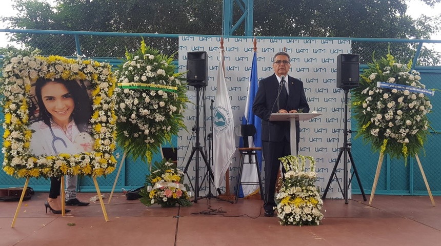 UAM extiende título universitario a Raynéia da Costa Lima