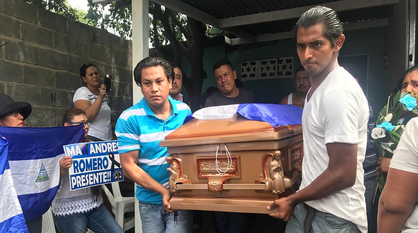 “¡Matt Romero!, ¡presente, presente!, así despidieron al joven asesinado por ataque de paramilitares y policías