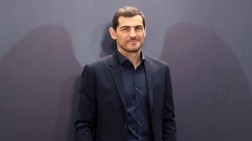 Iker Casillas colabora en la extinción de un incendio en España