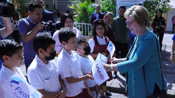 caracas llama farsante embajadora eeuu honduras