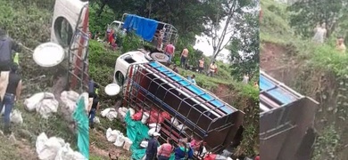 accidente camion vuelca el rama