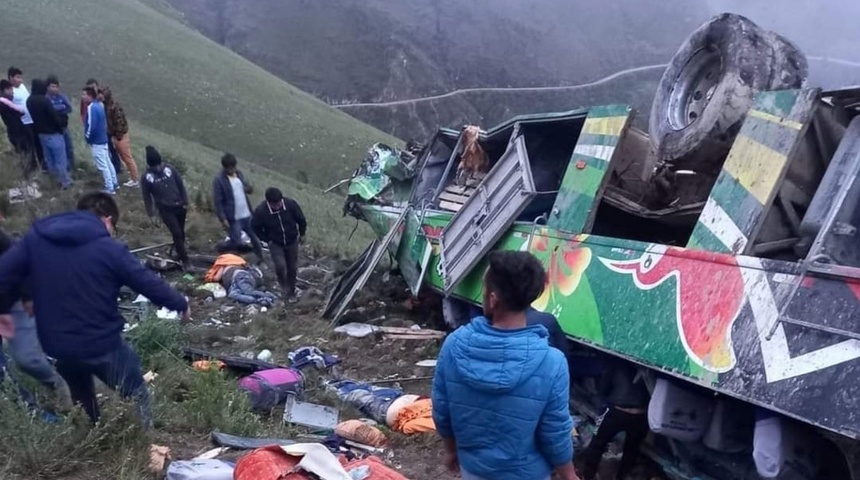 Al menos 20 muertos y 33 heridos tras un accidente de autobús en el norte de Perú