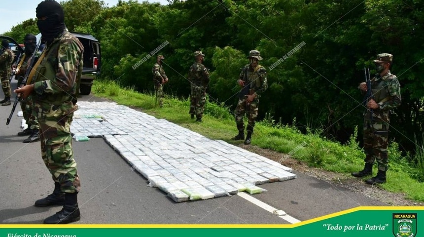 Ejército en Nicaragua incauta 489 paquetes de cocaína, narcos otra vez se dan a la "fuga"