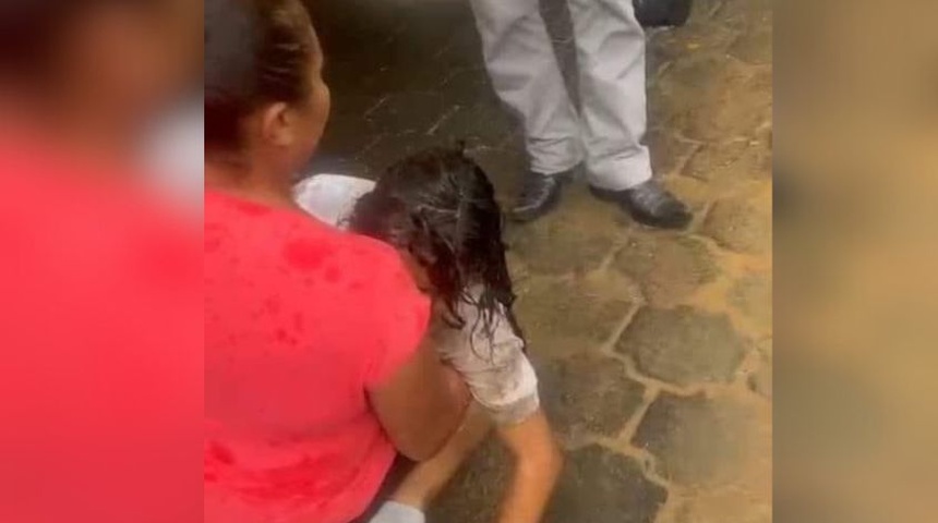 Niña resbala al bajar del bus y llantas le pasan en sus piernas en Madriz