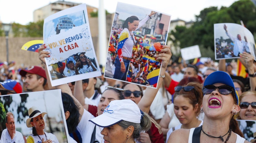 Miles de personas se concentran en Madrid con consignas por la libertad en Venezuela