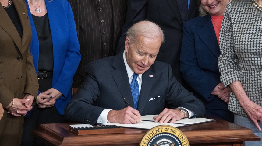 Biden nomina a la primera mujer al frente de una rama militar, en Guardia Costera