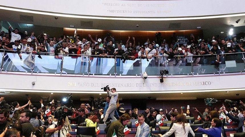 Tras un largo debate, el Senado mexicano aprueba la reforma del Poder Judicial