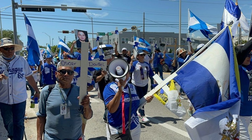 Nicaragüenses en el exilio se unen en la “Marcha de las Cruces” y “Abril es Patria”