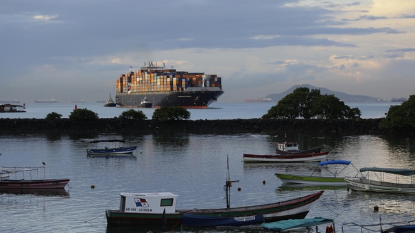 transito de buques canal panama