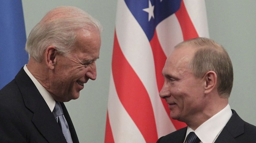 Putin y Biden barajan una cumbre en junio para frenar una nueva Guerra Fría