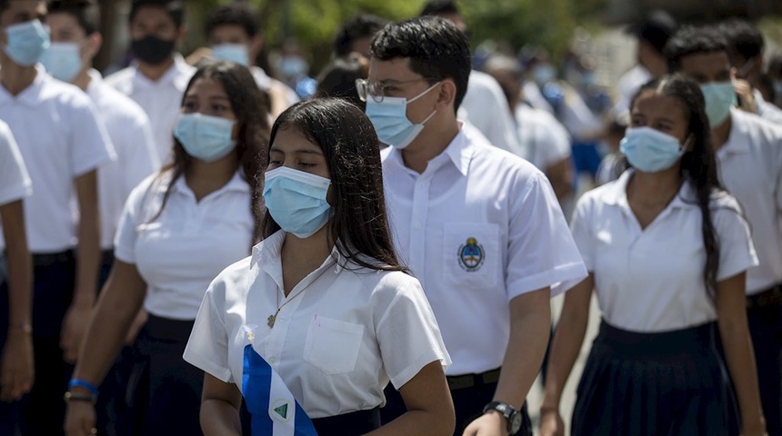 Nicaragua reparte más de 1,8 millones de dólares entre nuevos bachilleres