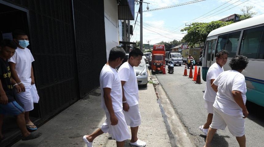 El Salvador niega ante la CIDH torturas y acoso a la prensa durante régimen de excepción