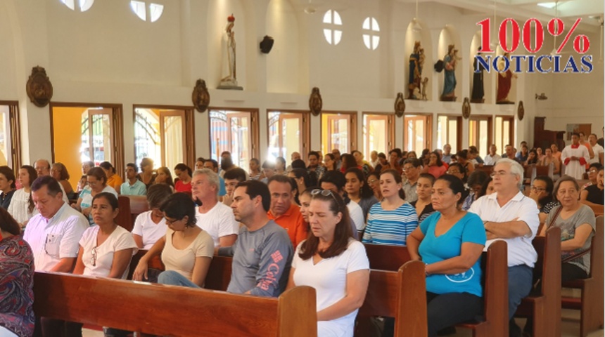 Policía Orteguista asedia misa por la libertad de las y los presos políticos en Iglesia San Francisco, Managua