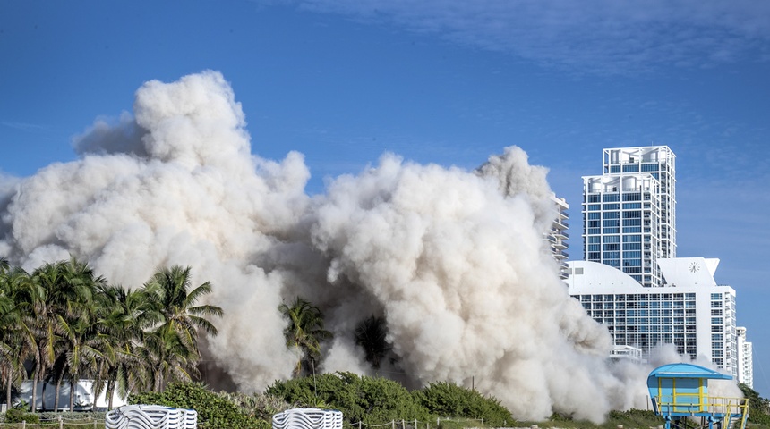 El Deauville, un hotel icónico de Miami Beach, se hace humo