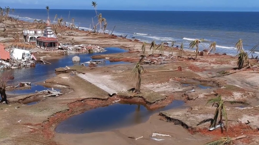 Huracán Iota partió en dos a Haulover, nada quedó en pie