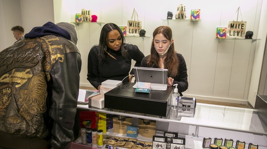 Nueva York dará casi 1.500 licencias para negocios de marihuana en las próximas semanas