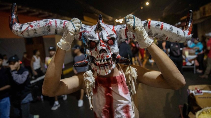 La nicaragüense Masaya vive una "noche de terror" con el carnaval de ´Los Agüizotes´