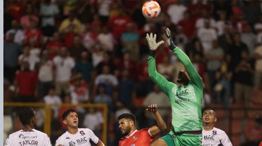 Real Estelí hace historia al vencer por primera vez al Saprissa con 1-0